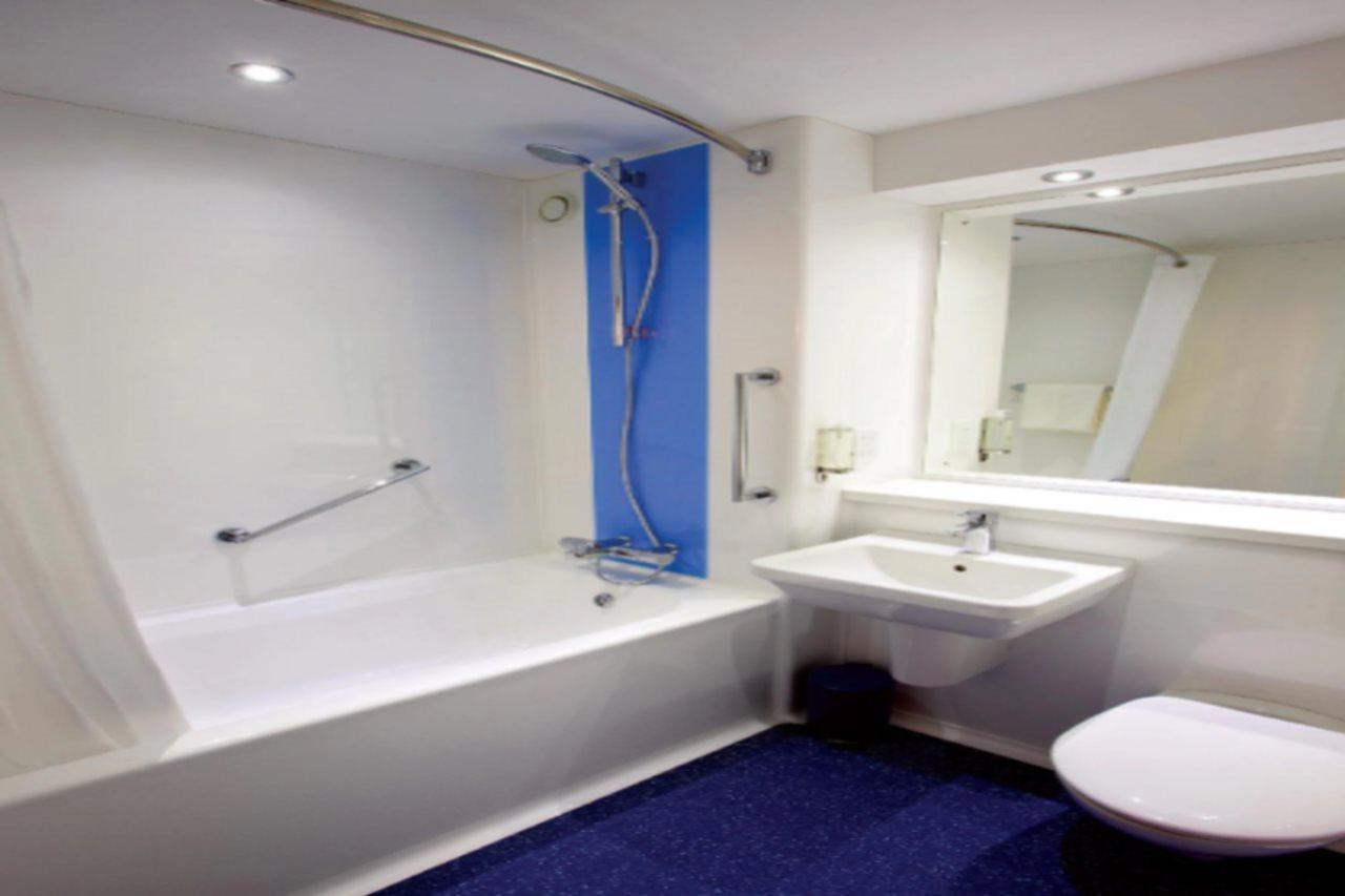 Travelodge Bracknell Exteriér fotografie