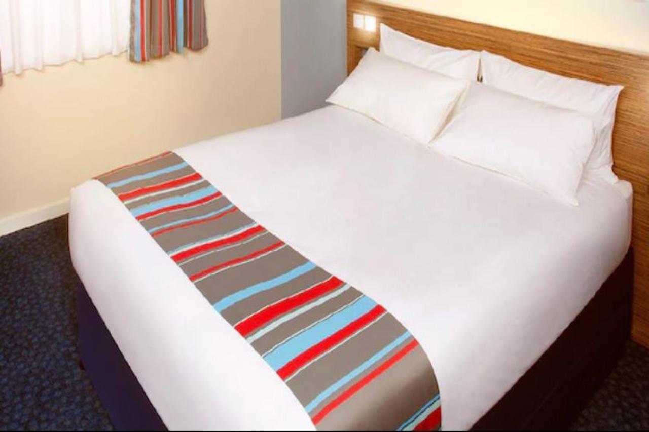 Travelodge Bracknell Exteriér fotografie