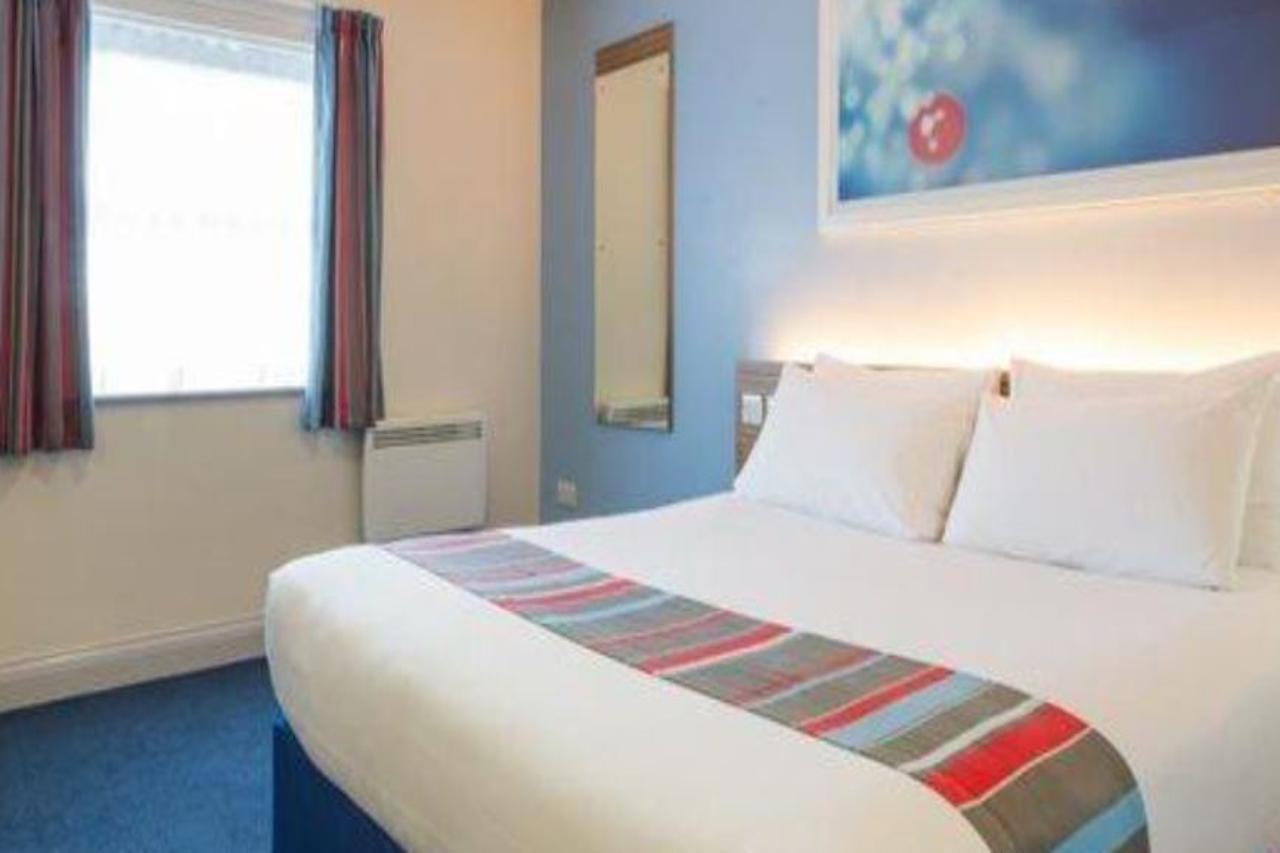 Travelodge Bracknell Exteriér fotografie