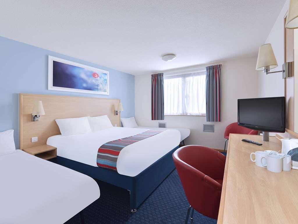 Travelodge Bracknell Pokoj fotografie